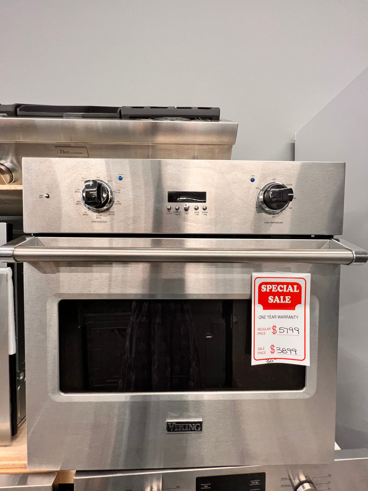 VIKING SINGLE WALL OVEN STAINLESS STEEL.