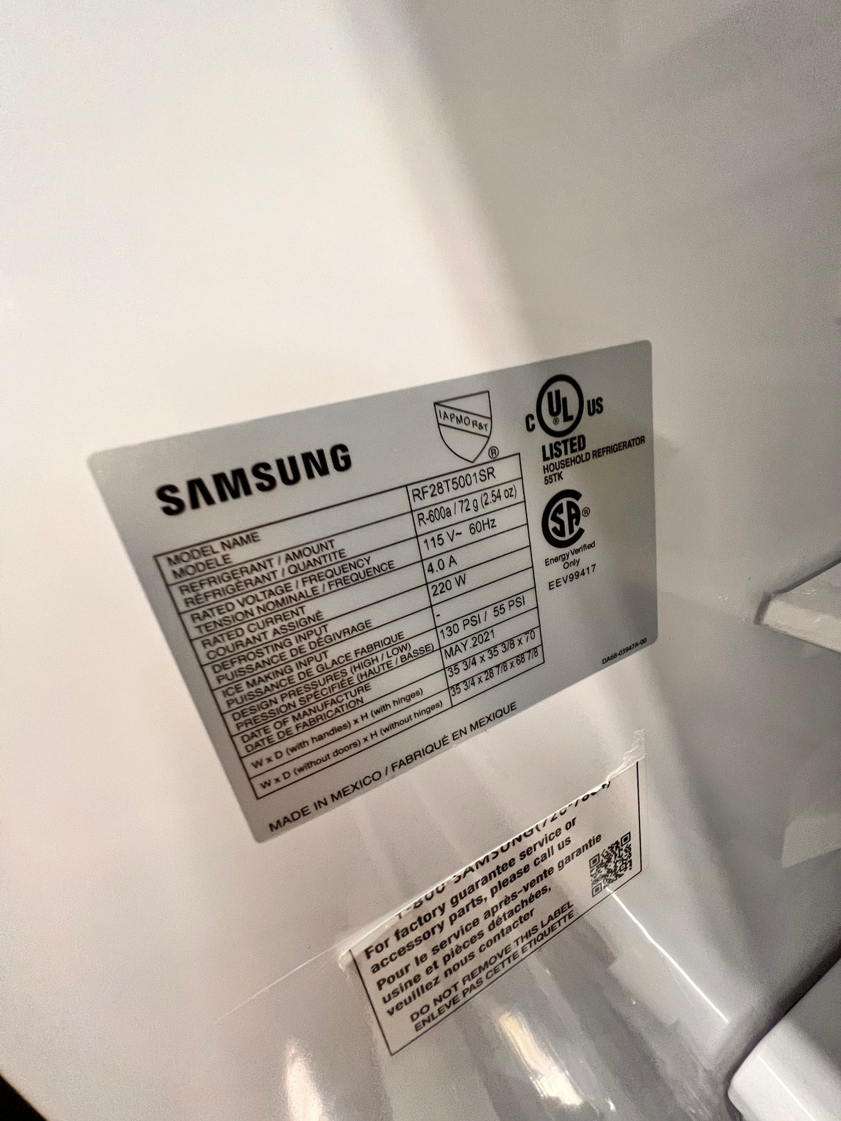 SCRATCH AND DENT RF28T5001SR Samsung 28.2 ft.³ fingerprint resistant stainless steel standard depth French door refrigerator