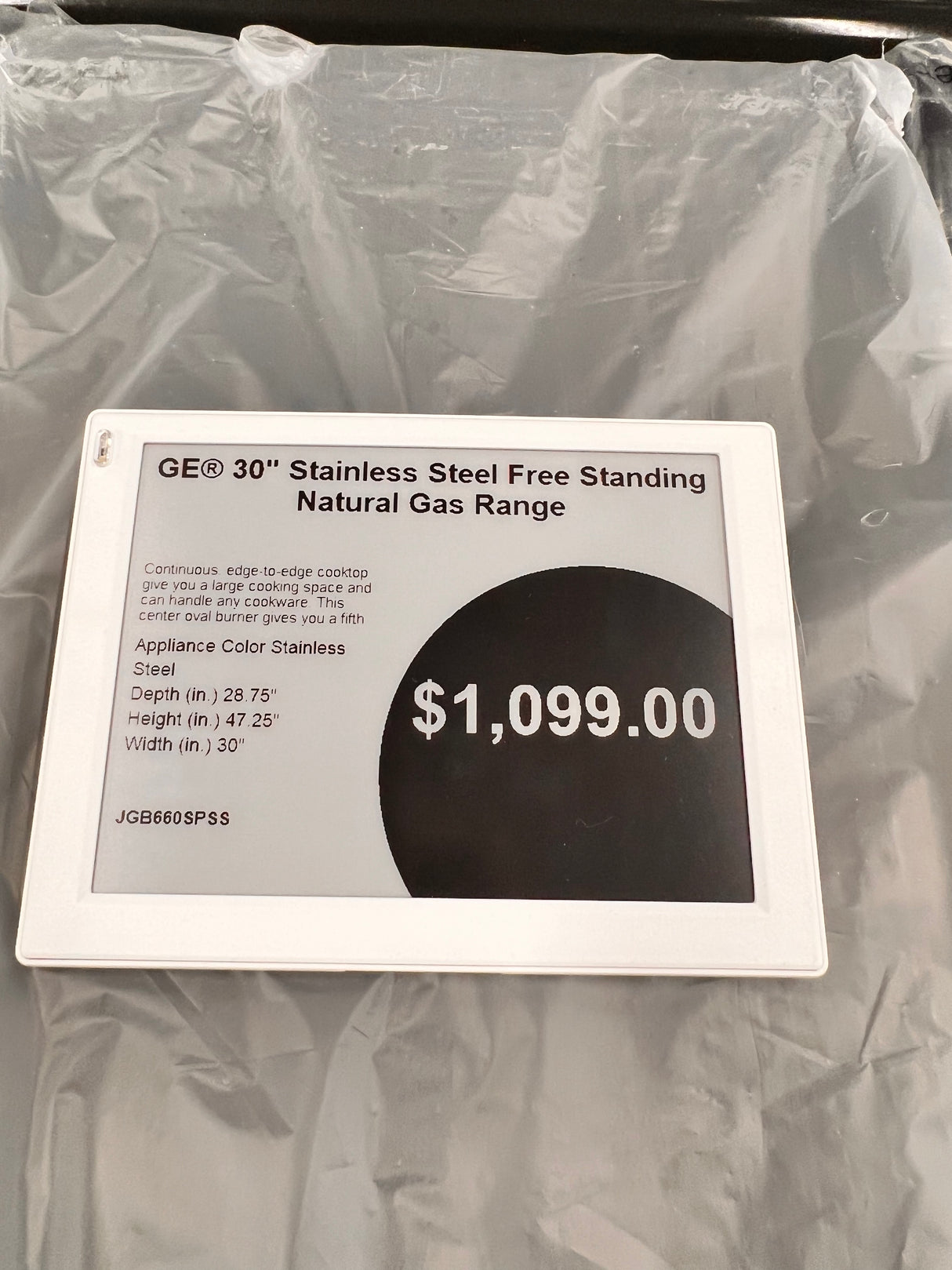 GE 30 inch stainless steel, freestanding natural gas range. JGB660SPSS