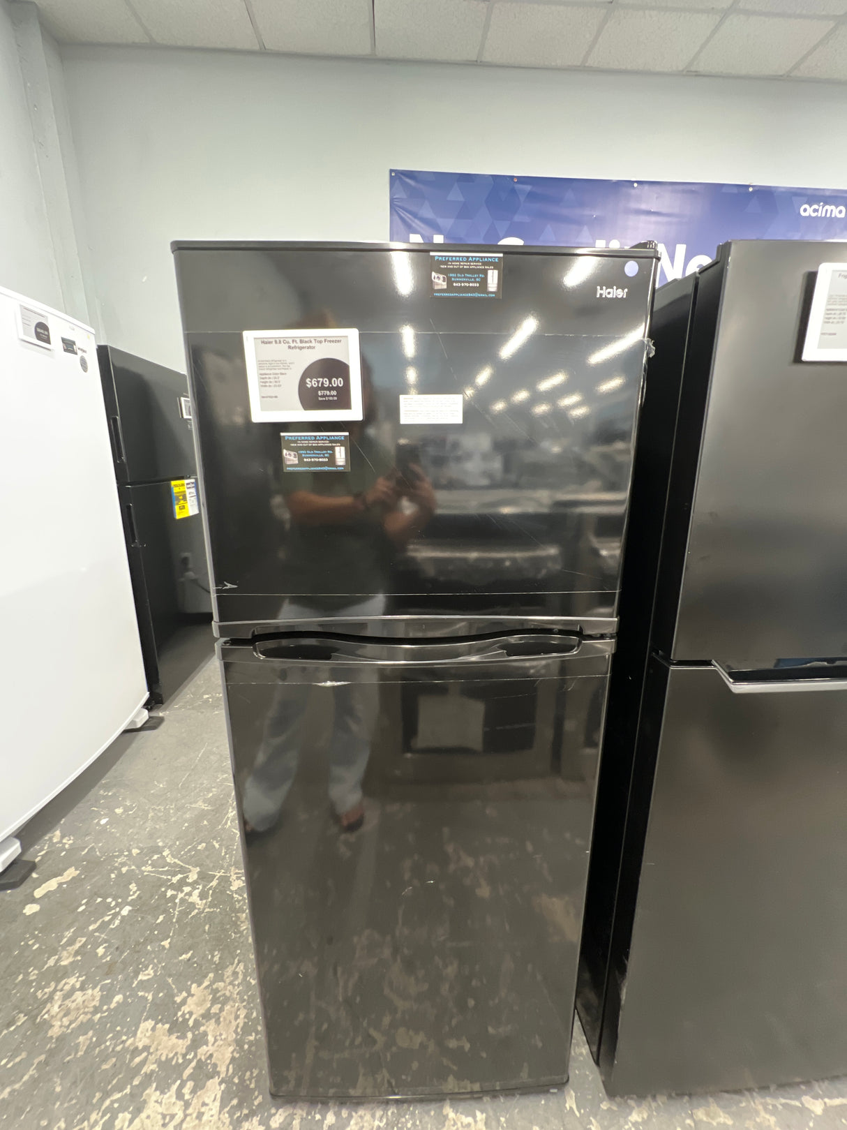 HA10TG21SB Haier 9.8 ft.³ Black Top Freezer Refrigerator.