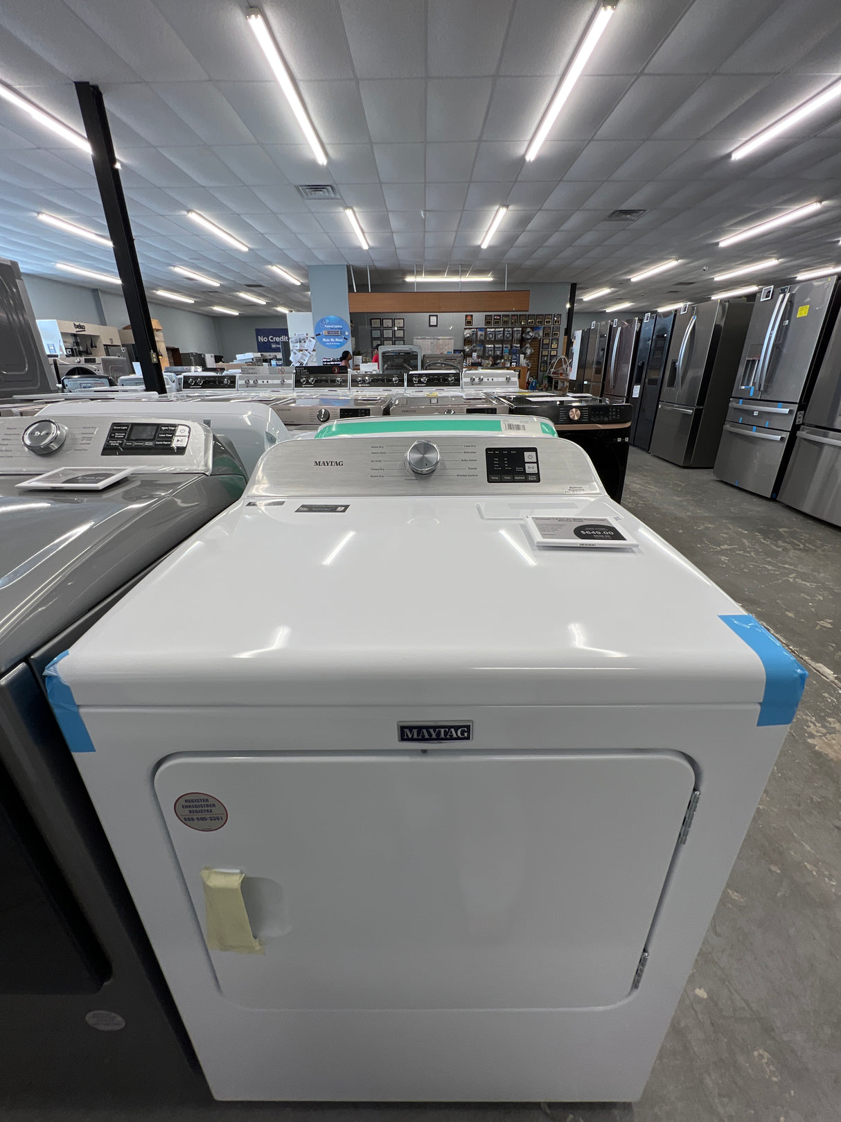 MED6200KW Maytag, 7.0 ft.³ white frontload electric dryer.